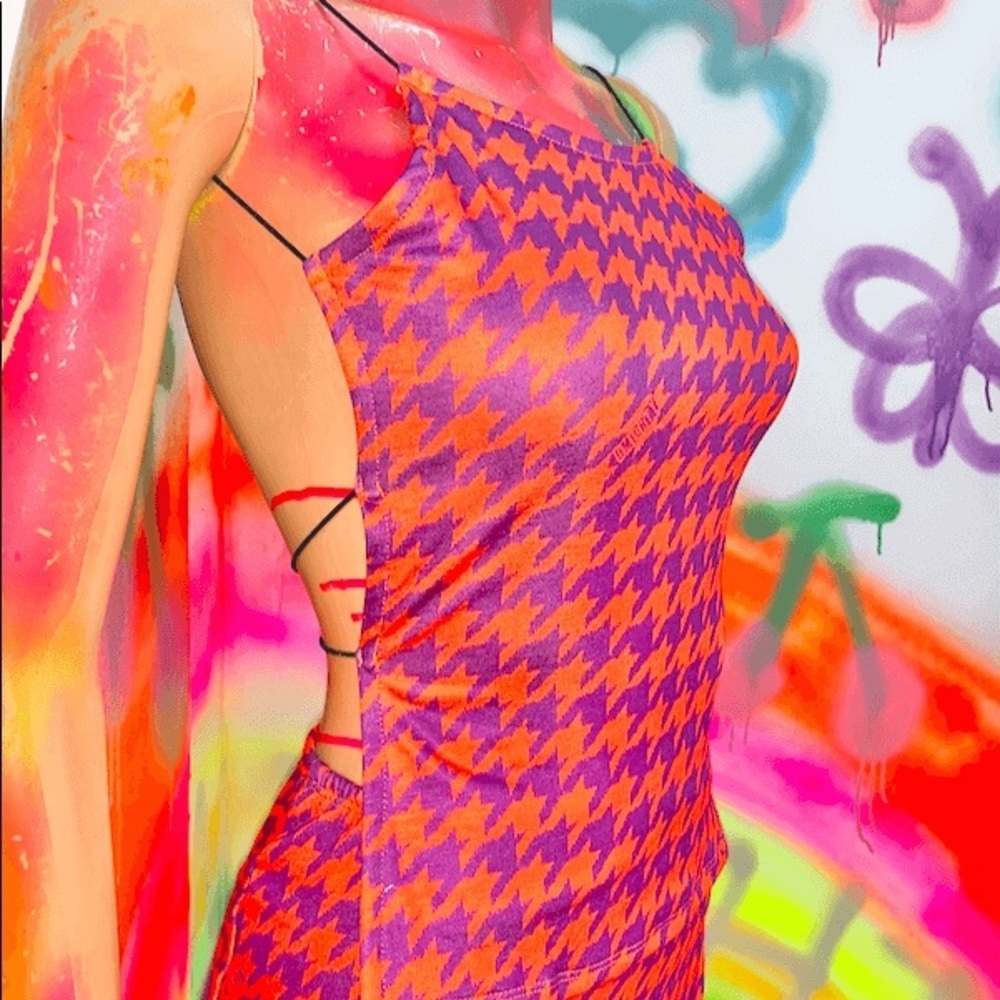 NWOT Omighty houndstooth strappy back tank top in pink orange check
